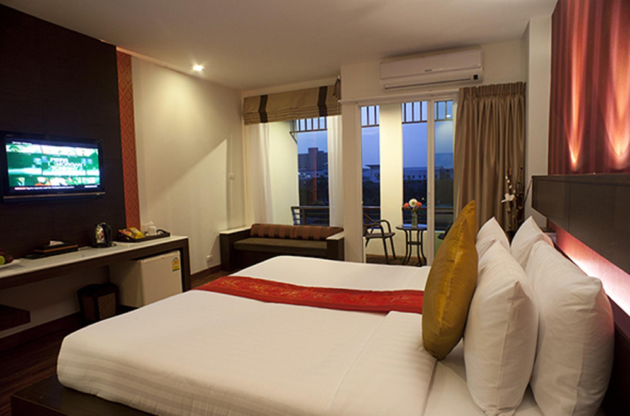 Suvarnabhumi Suite Hotel Банкок Екстериор снимка