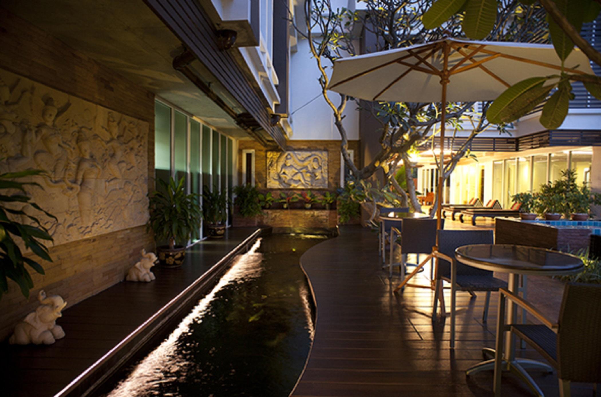 Suvarnabhumi Suite Hotel Банкок Екстериор снимка