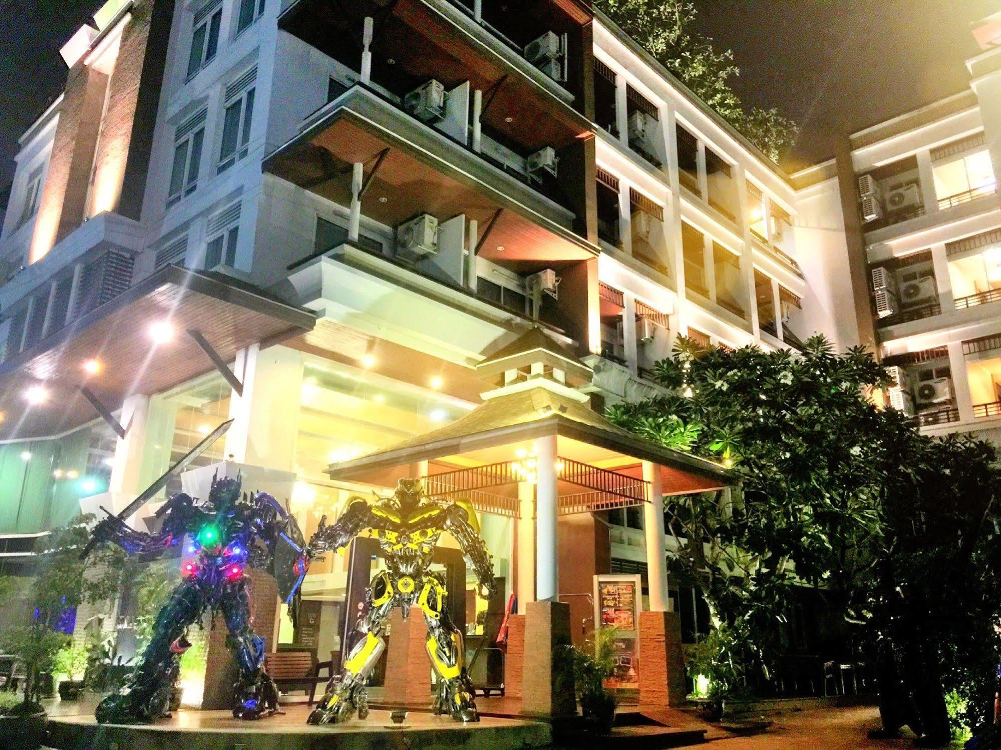 Suvarnabhumi Suite Hotel Банкок Екстериор снимка