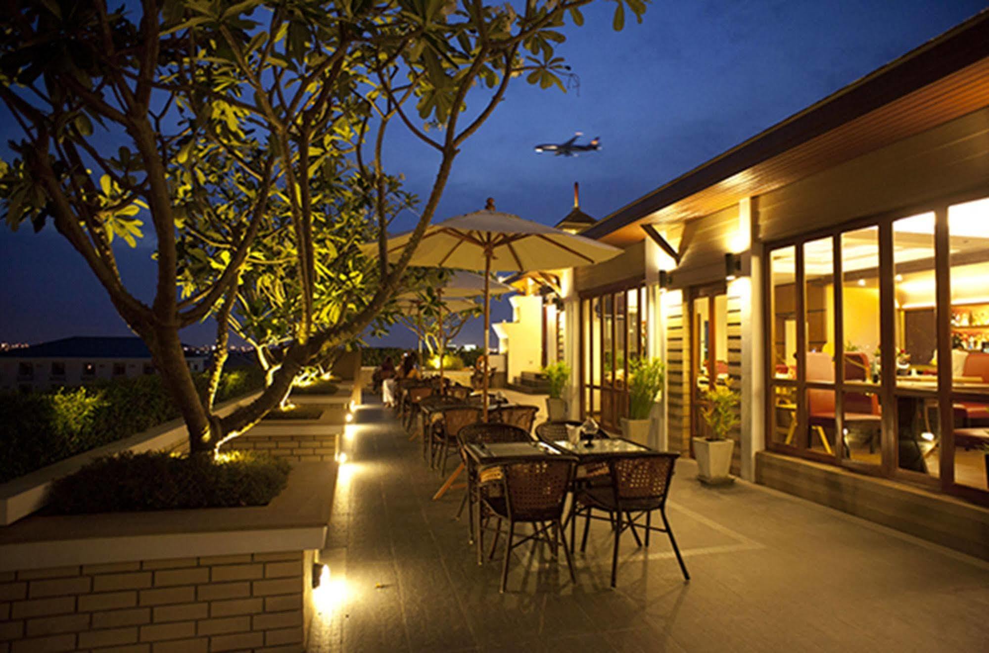 Suvarnabhumi Suite Hotel Банкок Екстериор снимка