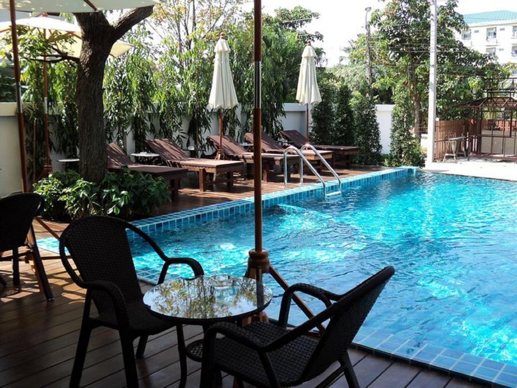 Suvarnabhumi Suite Hotel Банкок Екстериор снимка
